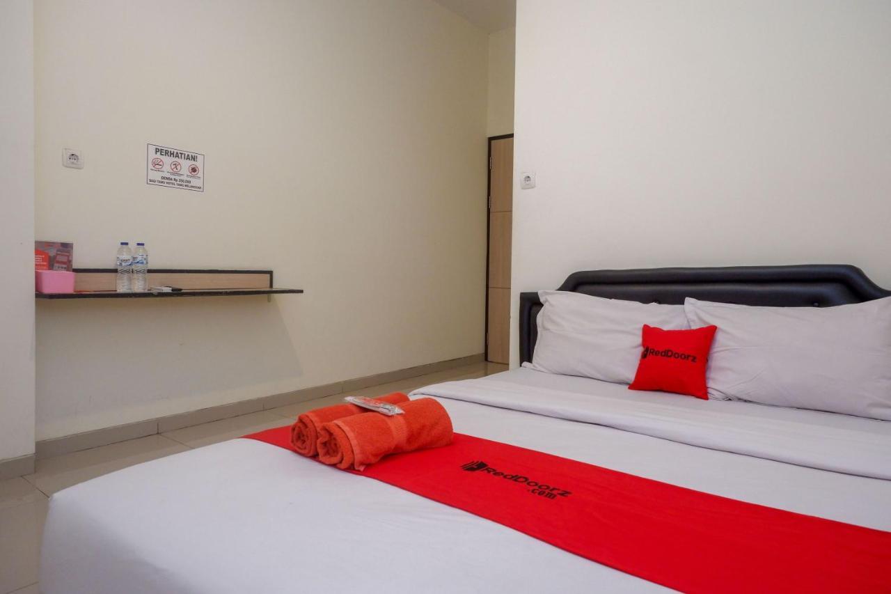Sans Hotel Mataram Malioboro Джокьякарта Экстерьер фото