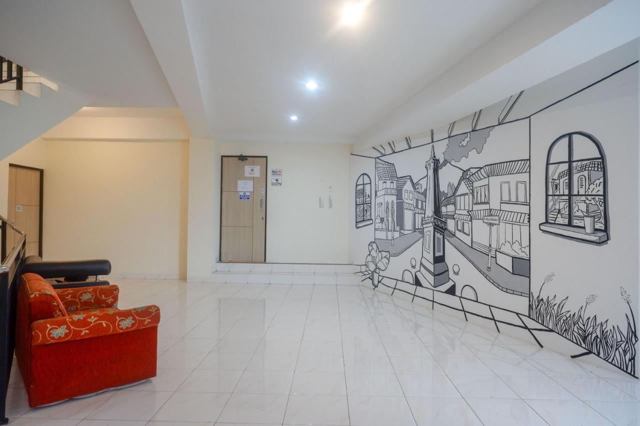 Sans Hotel Mataram Malioboro Джокьякарта Экстерьер фото