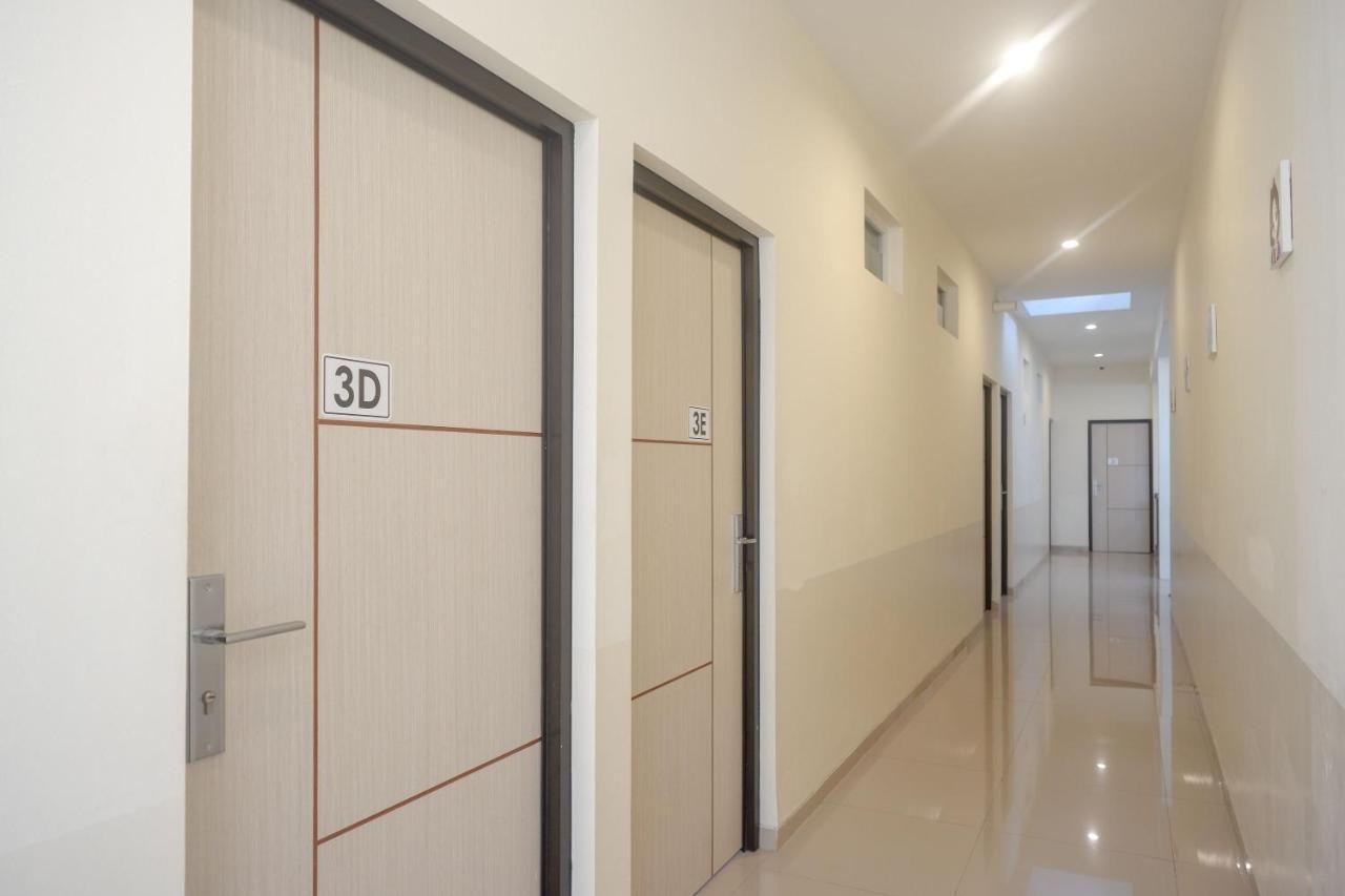 Sans Hotel Mataram Malioboro Джокьякарта Экстерьер фото