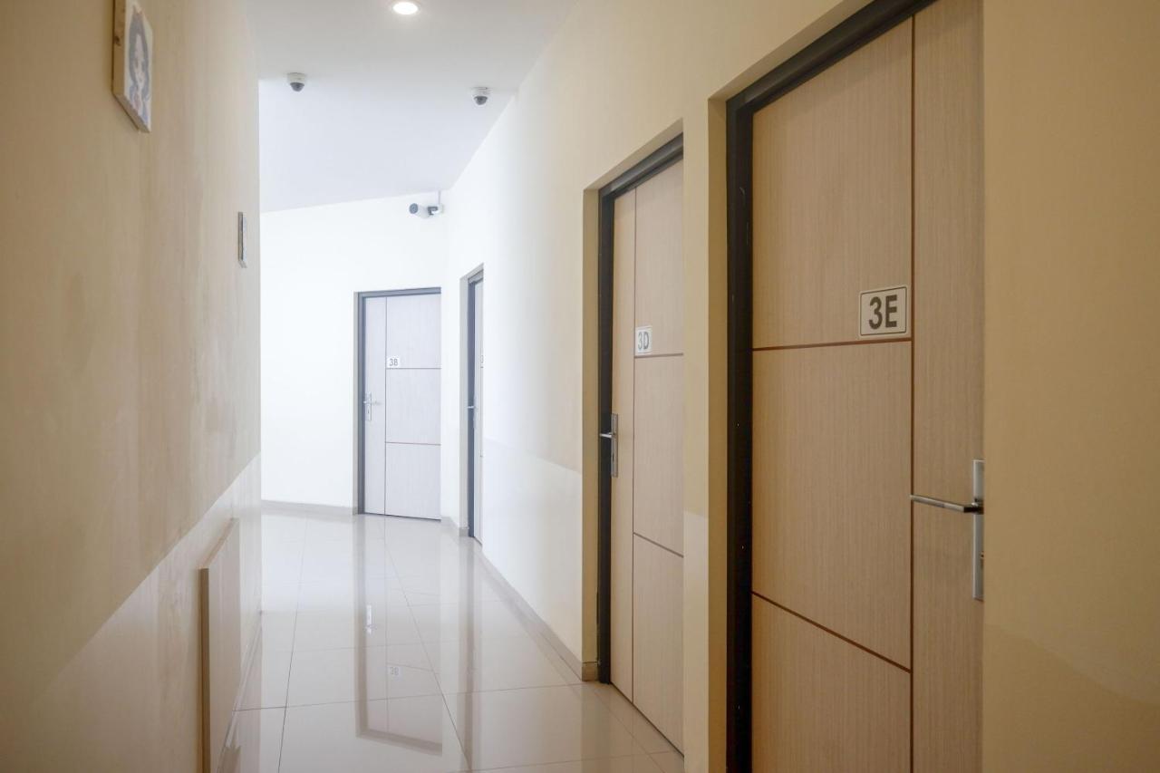 Sans Hotel Mataram Malioboro Джокьякарта Экстерьер фото