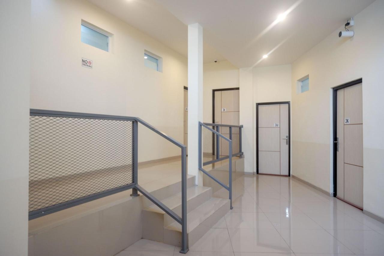 Sans Hotel Mataram Malioboro Джокьякарта Экстерьер фото