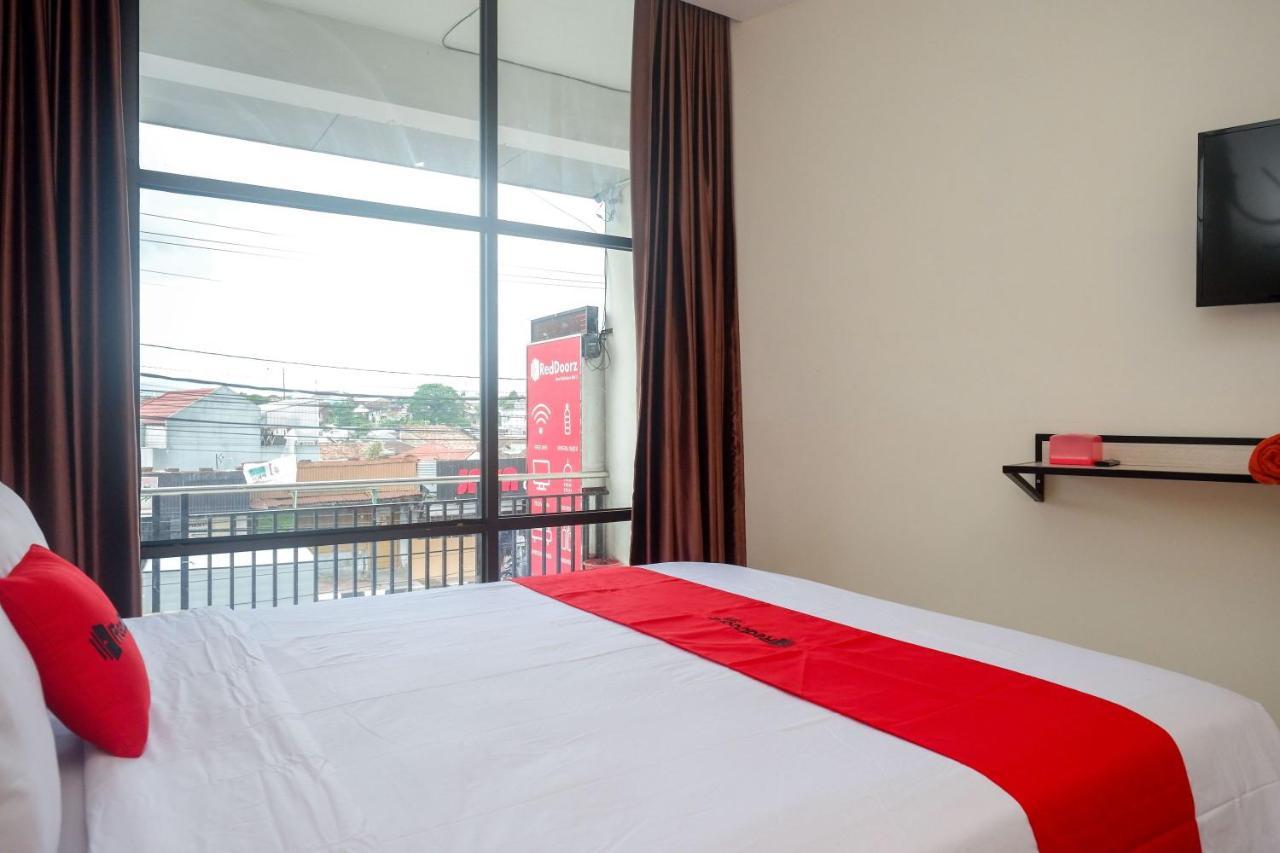 Sans Hotel Mataram Malioboro Джокьякарта Экстерьер фото