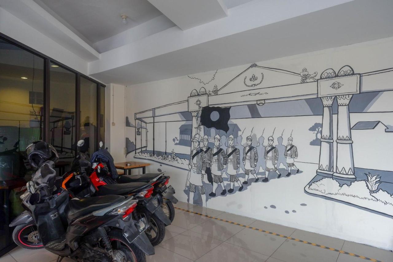 Sans Hotel Mataram Malioboro Джокьякарта Экстерьер фото