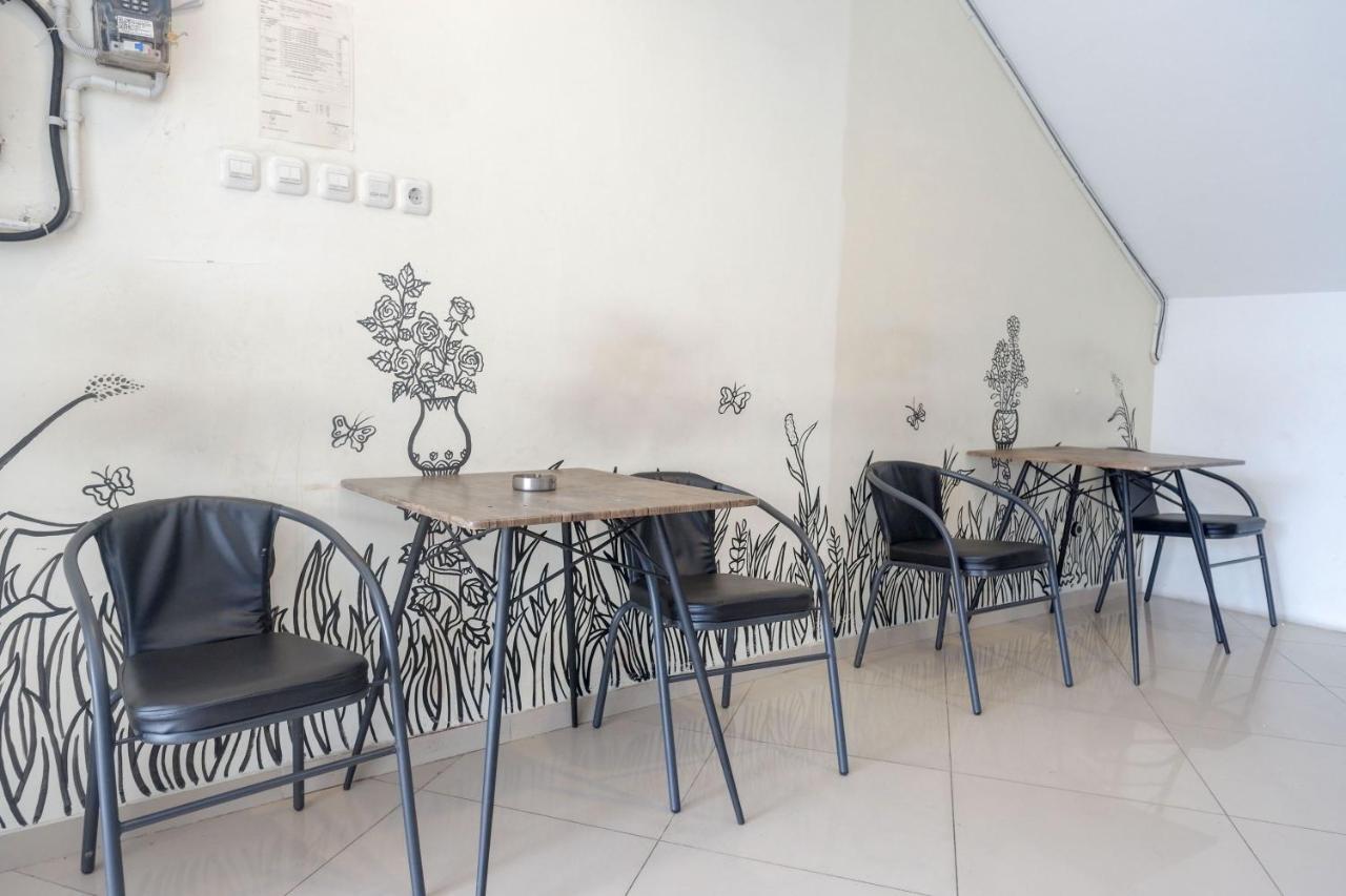 Sans Hotel Mataram Malioboro Джокьякарта Экстерьер фото