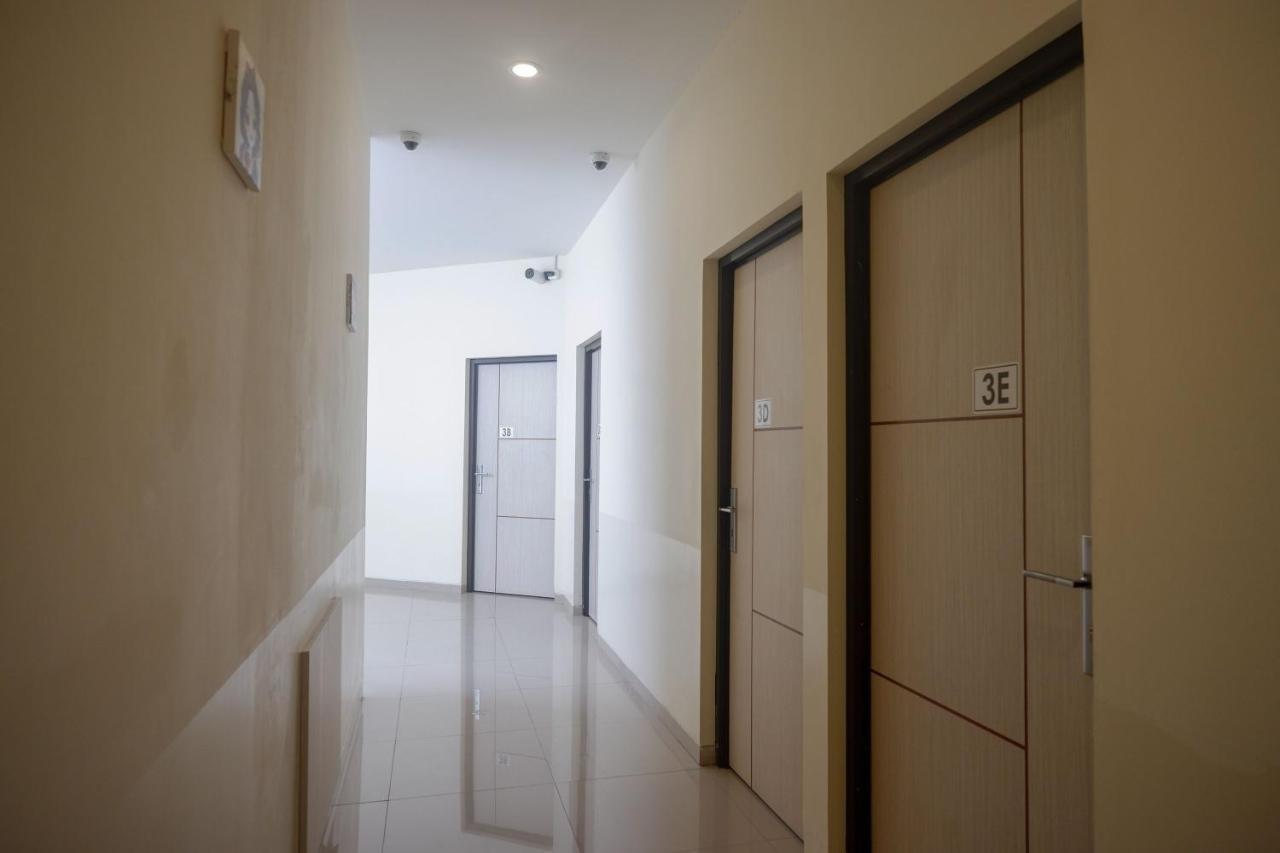 Sans Hotel Mataram Malioboro Джокьякарта Экстерьер фото