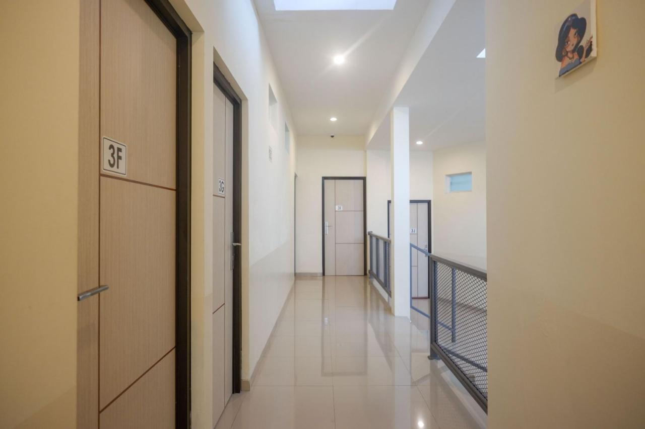 Sans Hotel Mataram Malioboro Джокьякарта Экстерьер фото