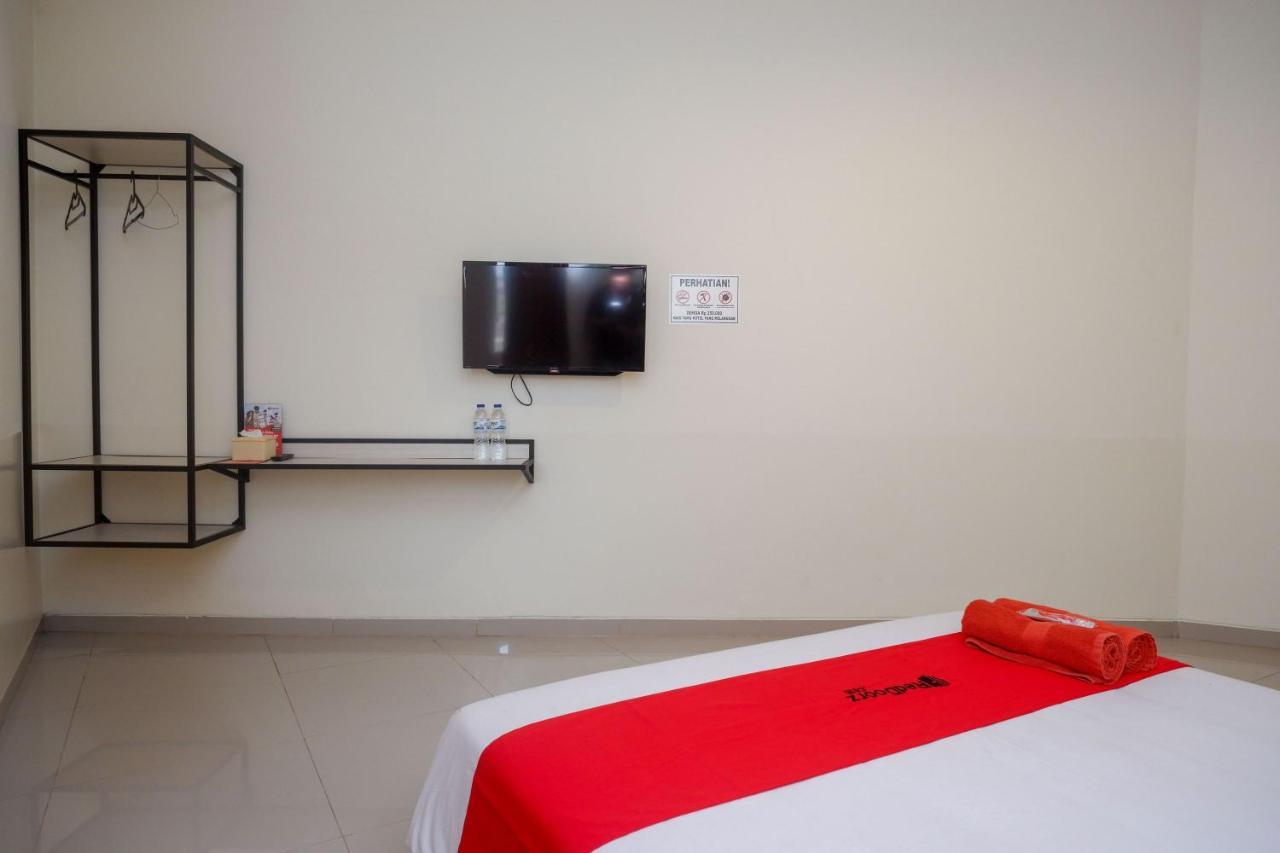 Sans Hotel Mataram Malioboro Джокьякарта Экстерьер фото