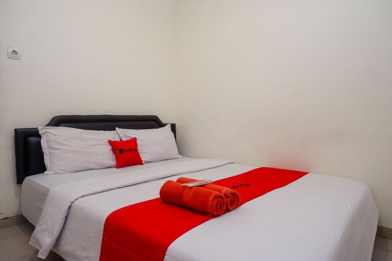 Sans Hotel Mataram Malioboro Джокьякарта Экстерьер фото