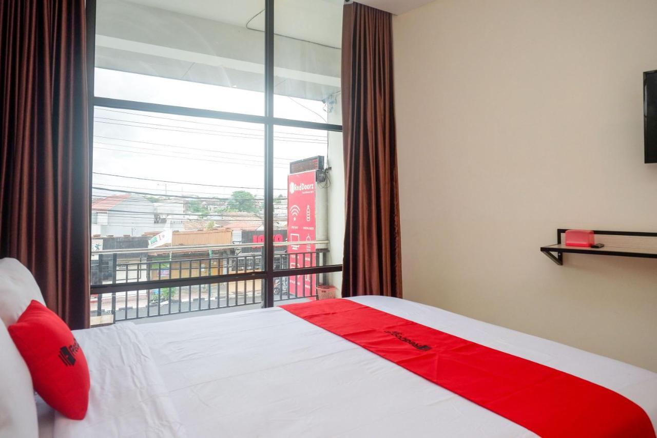 Sans Hotel Mataram Malioboro Джокьякарта Экстерьер фото