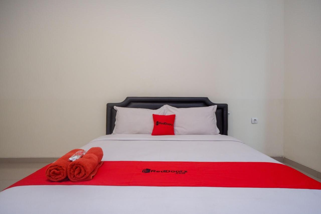 Sans Hotel Mataram Malioboro Джокьякарта Экстерьер фото