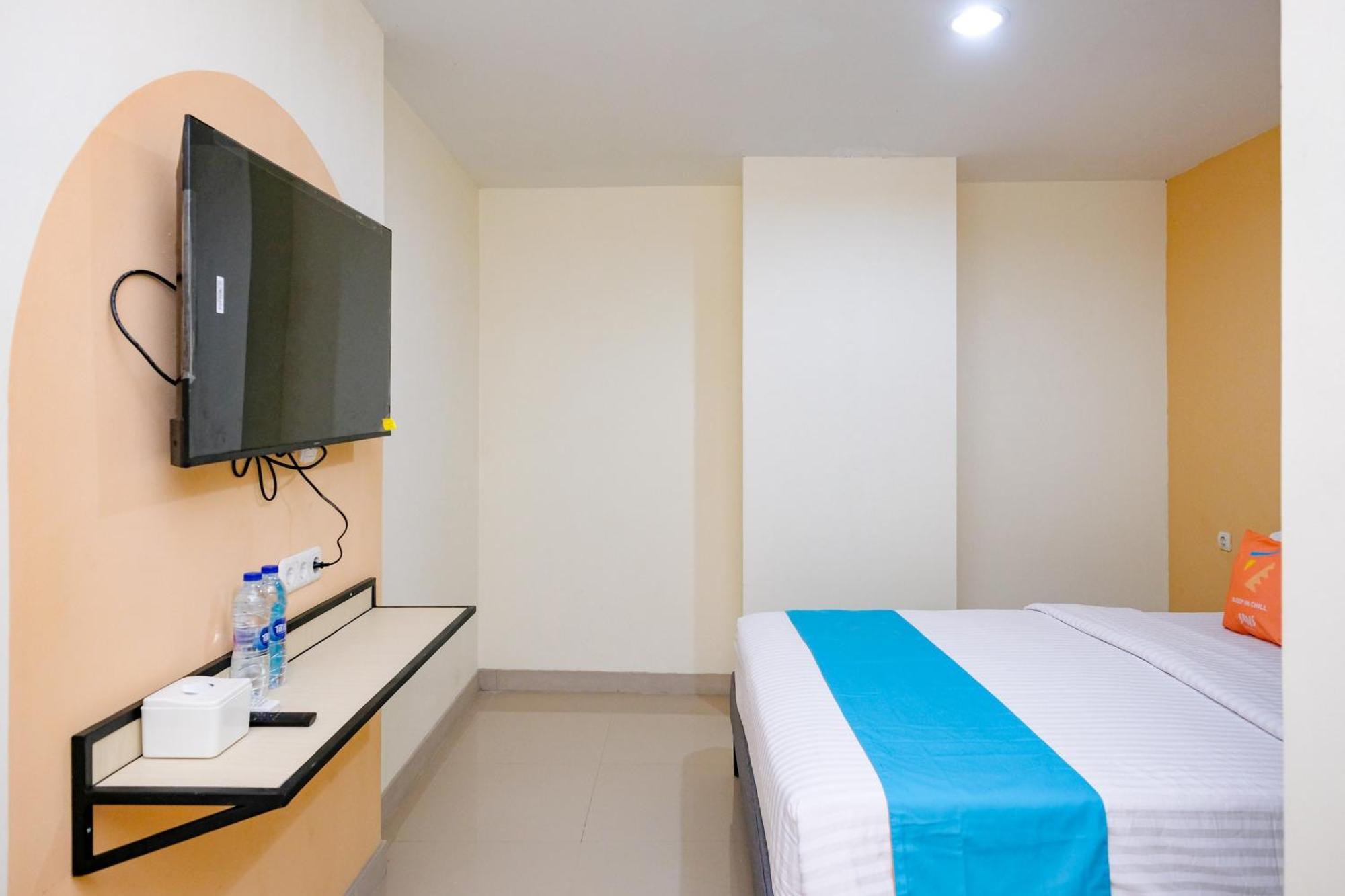Sans Hotel Mataram Malioboro Джокьякарта Экстерьер фото