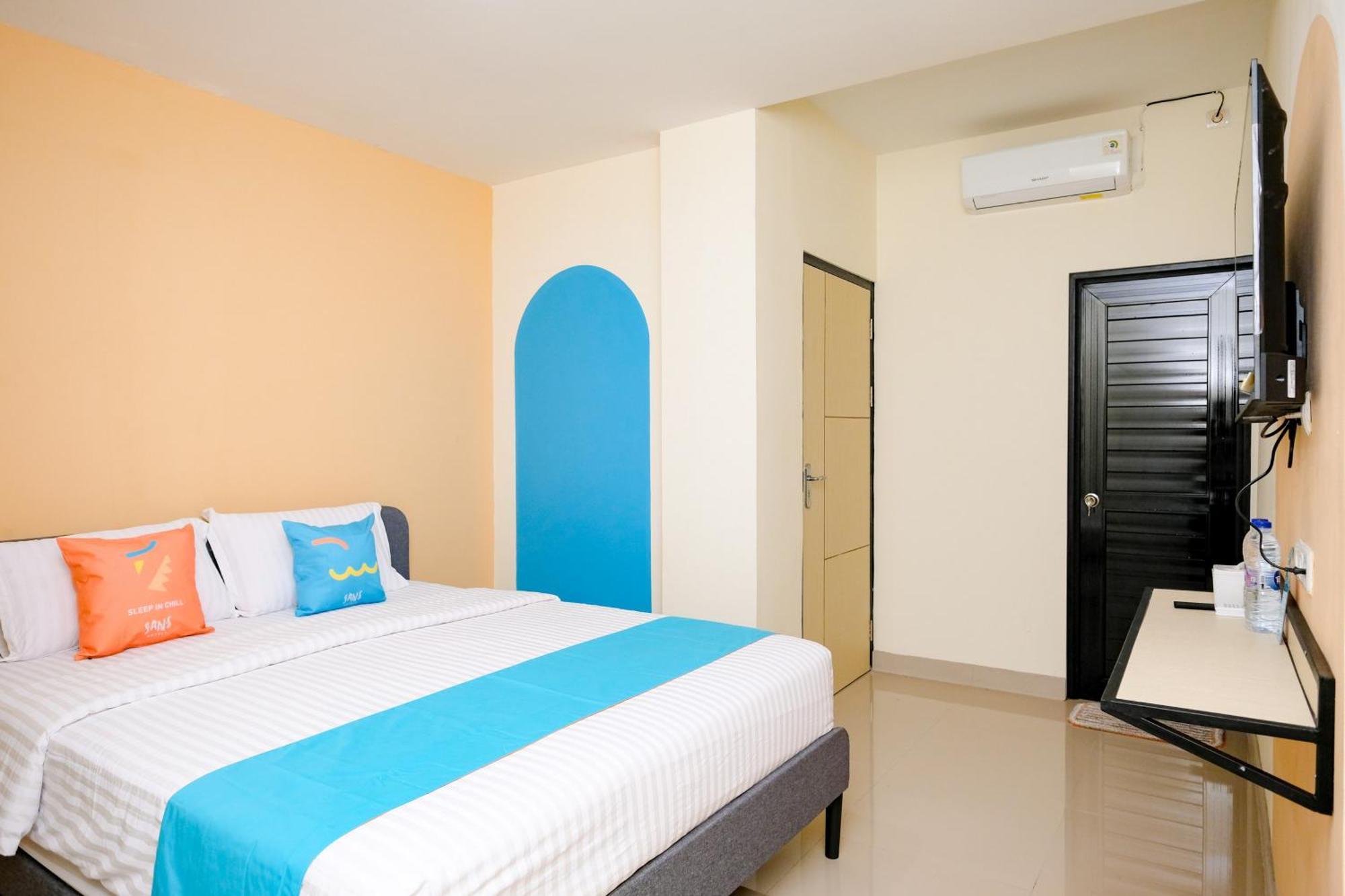Sans Hotel Mataram Malioboro Джокьякарта Экстерьер фото