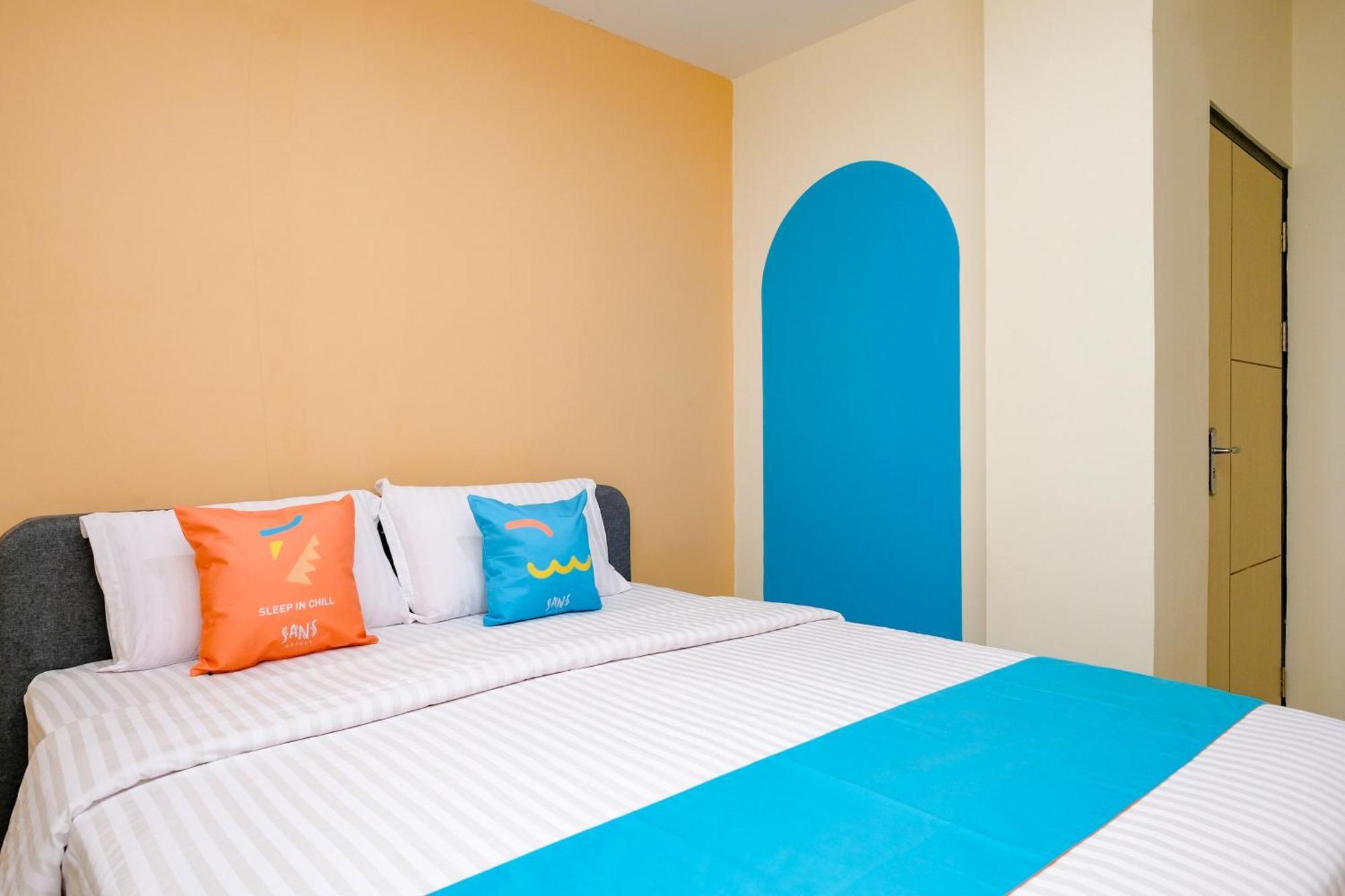 Sans Hotel Mataram Malioboro Джокьякарта Экстерьер фото