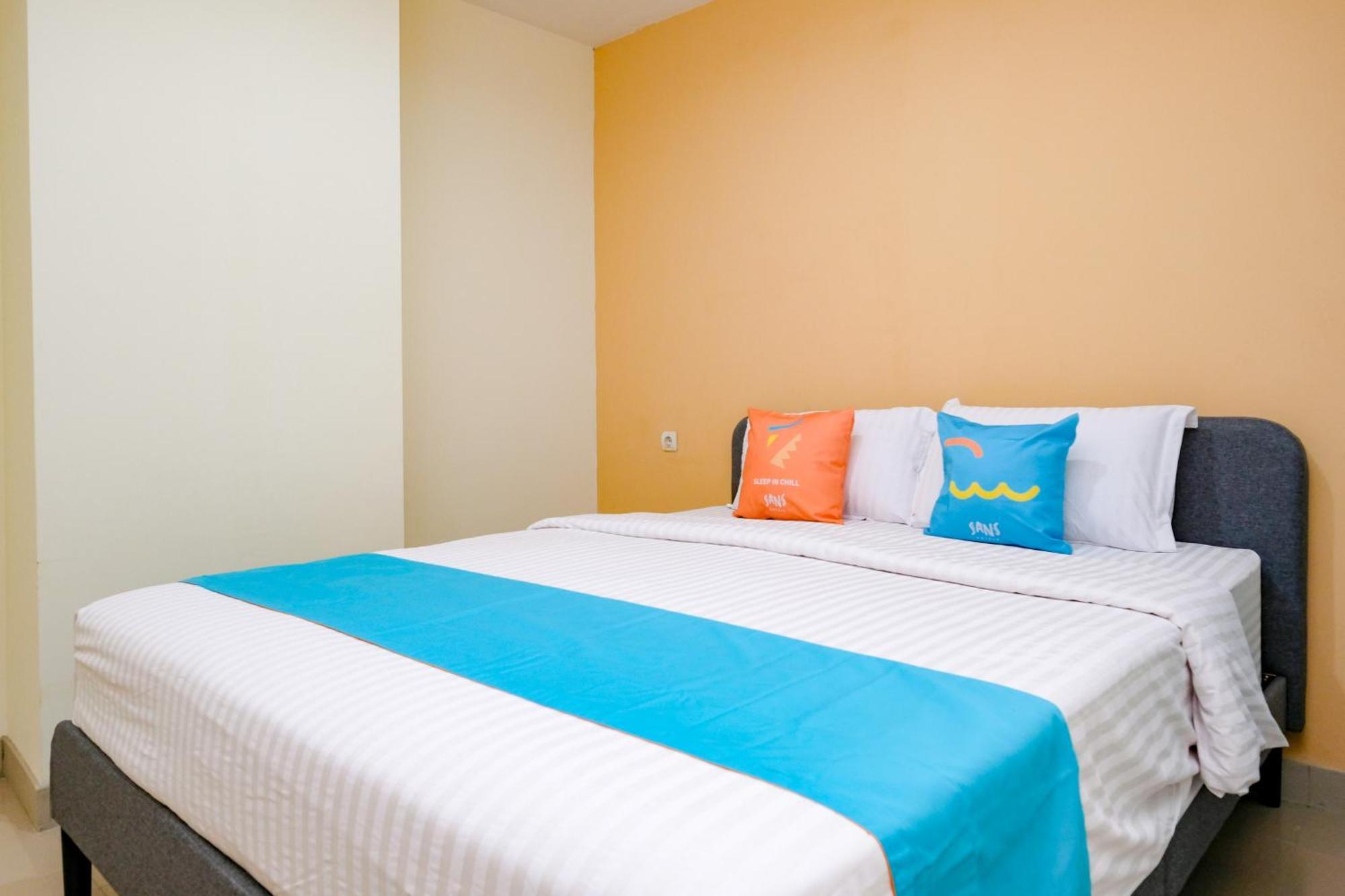 Sans Hotel Mataram Malioboro Джокьякарта Экстерьер фото
