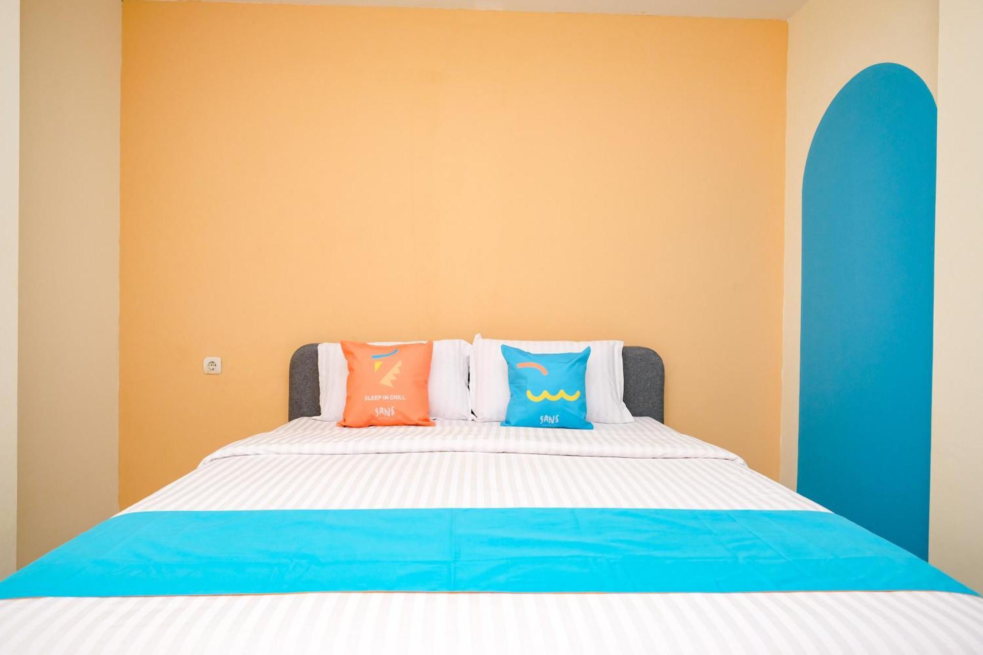Sans Hotel Mataram Malioboro Джокьякарта Экстерьер фото