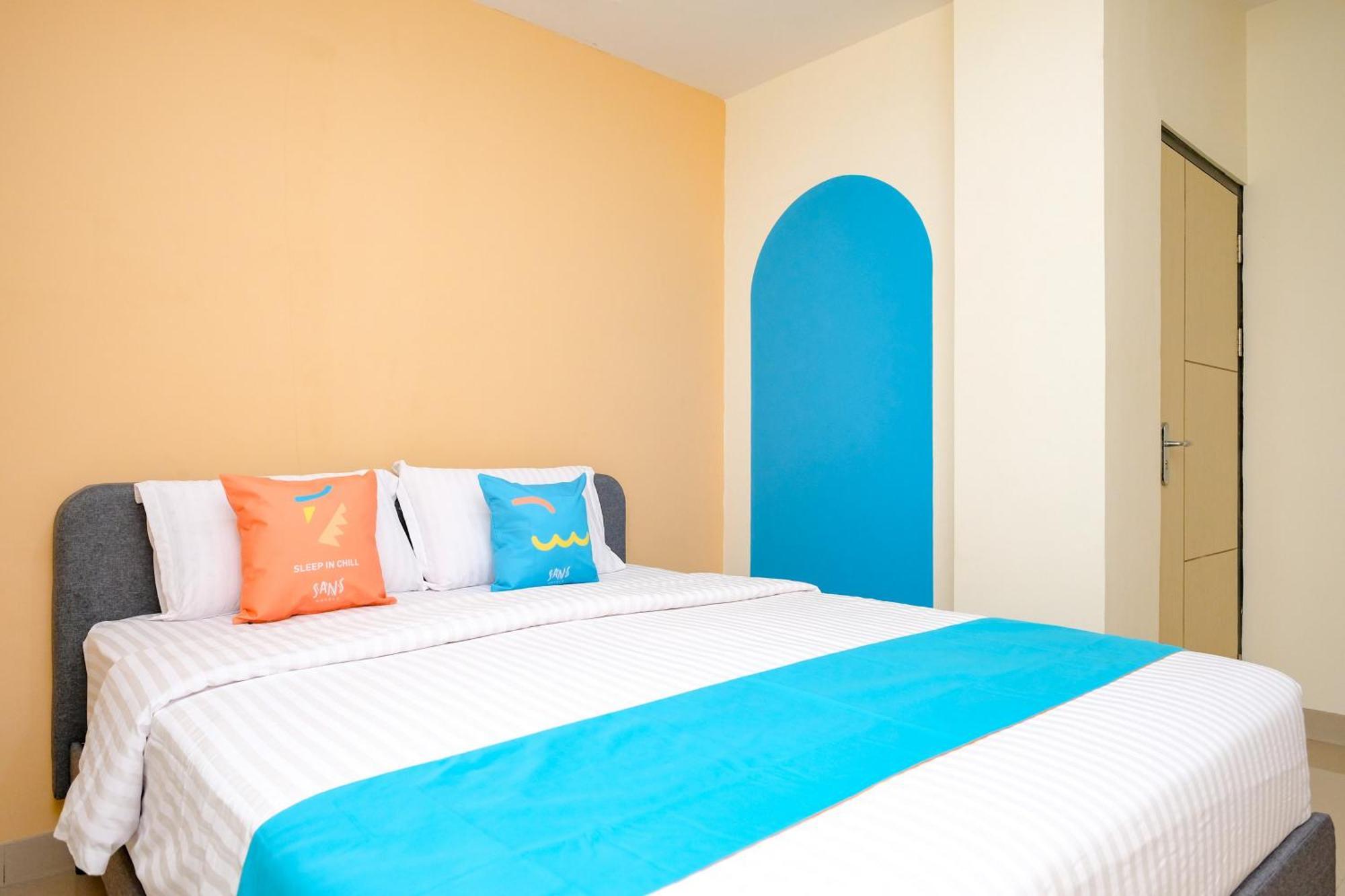 Sans Hotel Mataram Malioboro Джокьякарта Экстерьер фото