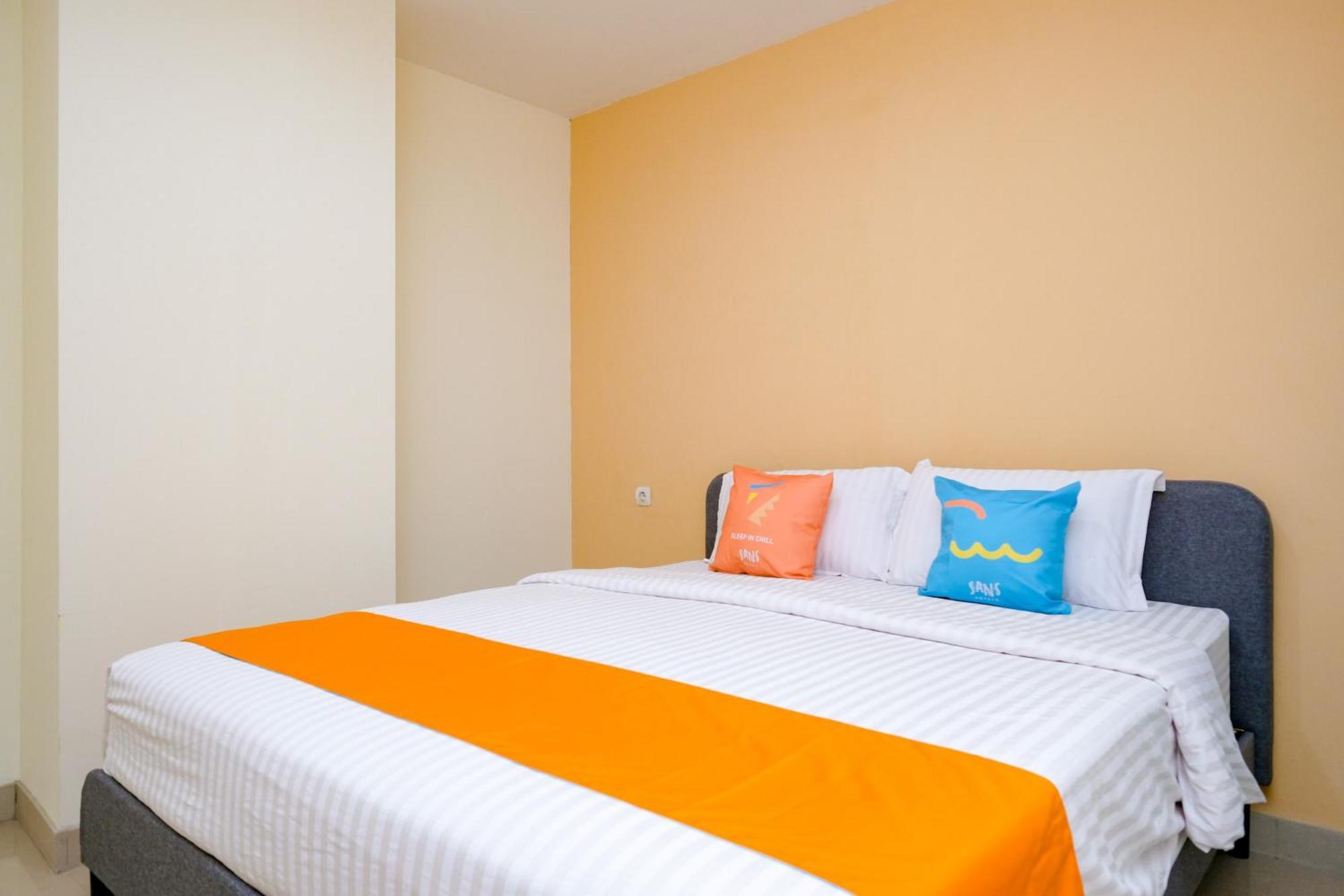Sans Hotel Mataram Malioboro Джокьякарта Экстерьер фото