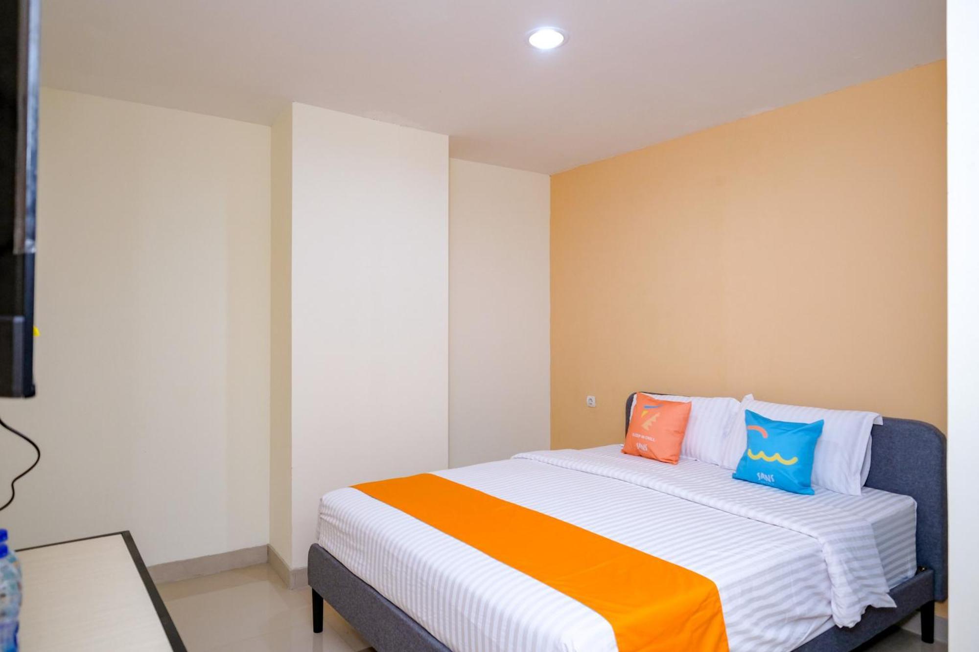 Sans Hotel Mataram Malioboro Джокьякарта Экстерьер фото