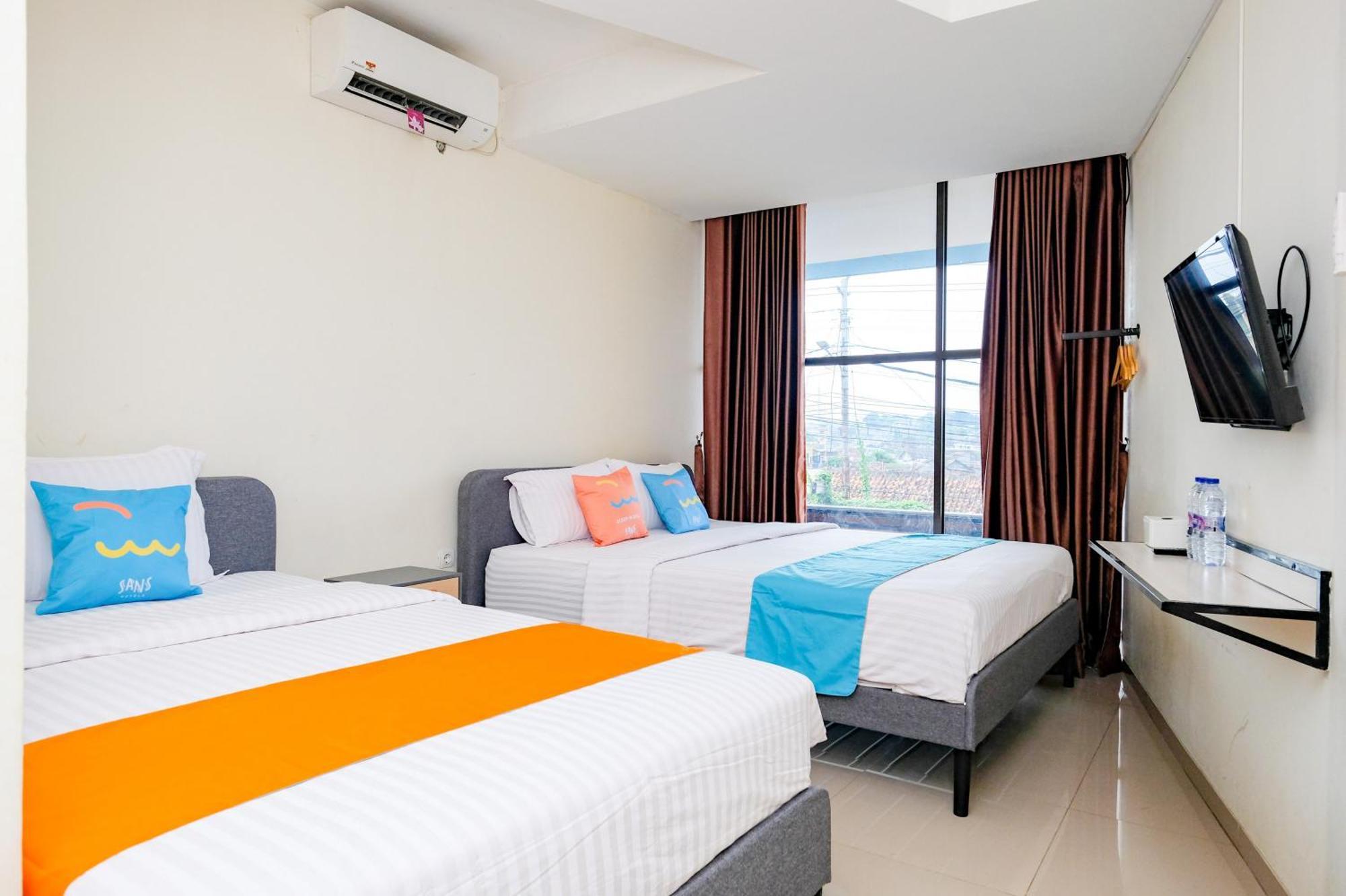 Sans Hotel Mataram Malioboro Джокьякарта Экстерьер фото