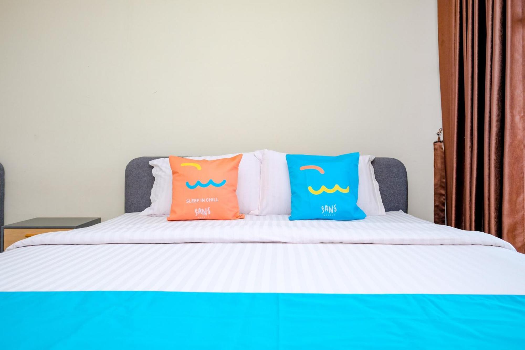 Sans Hotel Mataram Malioboro Джокьякарта Экстерьер фото