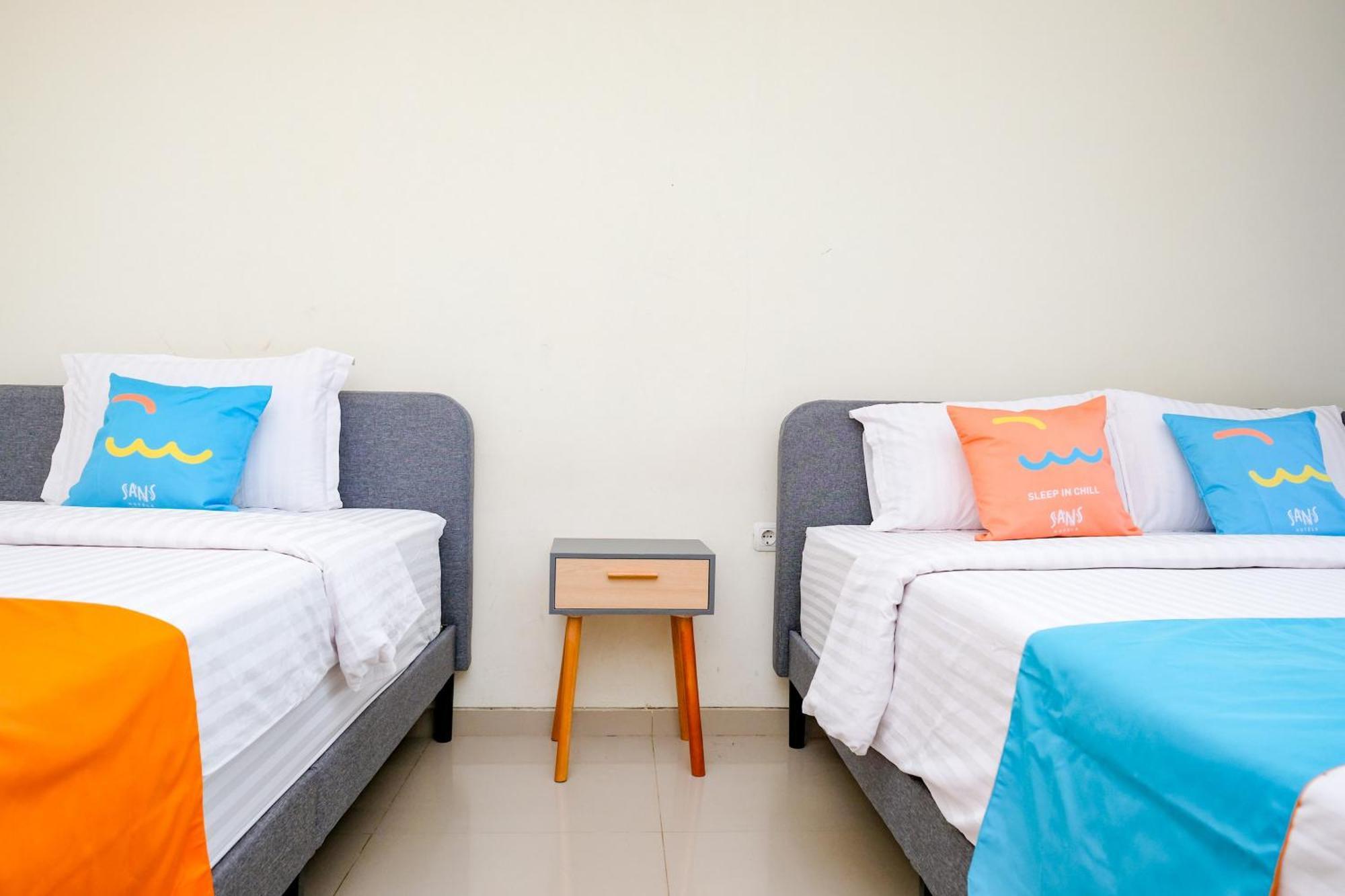 Sans Hotel Mataram Malioboro Джокьякарта Экстерьер фото