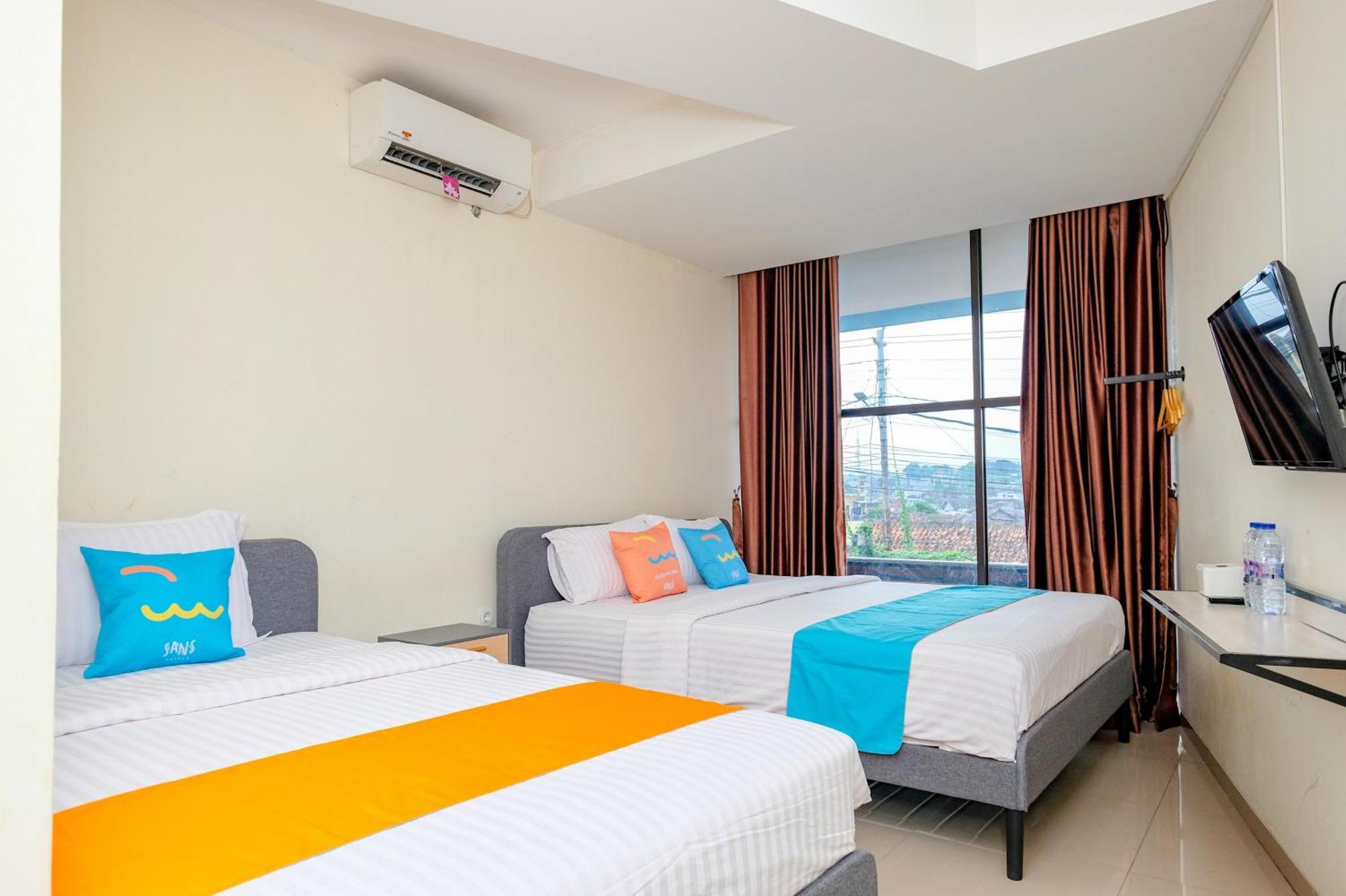 Sans Hotel Mataram Malioboro Джокьякарта Экстерьер фото