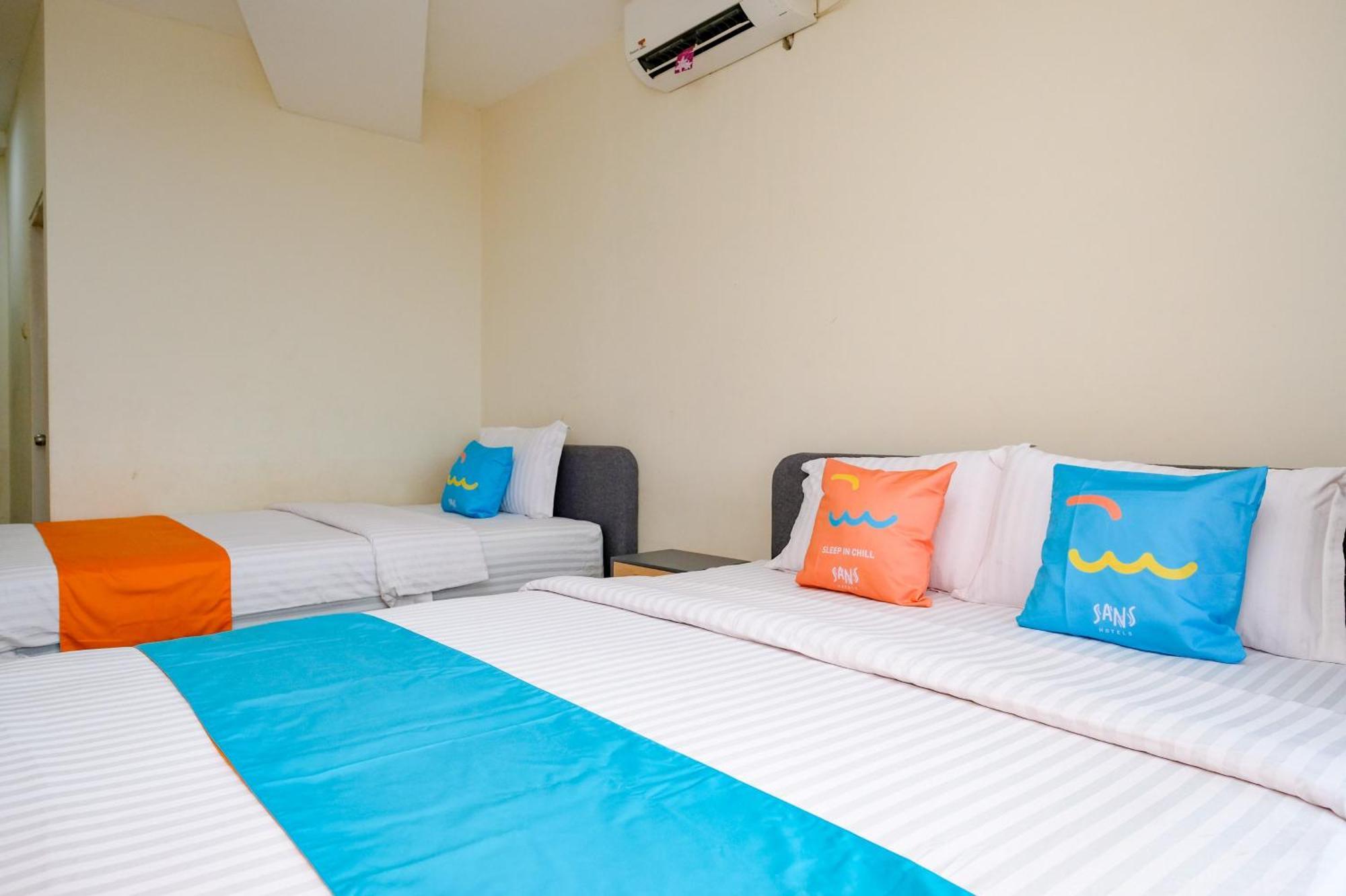 Sans Hotel Mataram Malioboro Джокьякарта Экстерьер фото